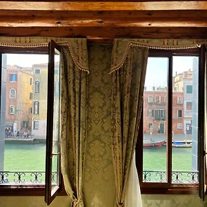 https://hotel-ca-dogaressa.hotelslidodijesolo.com